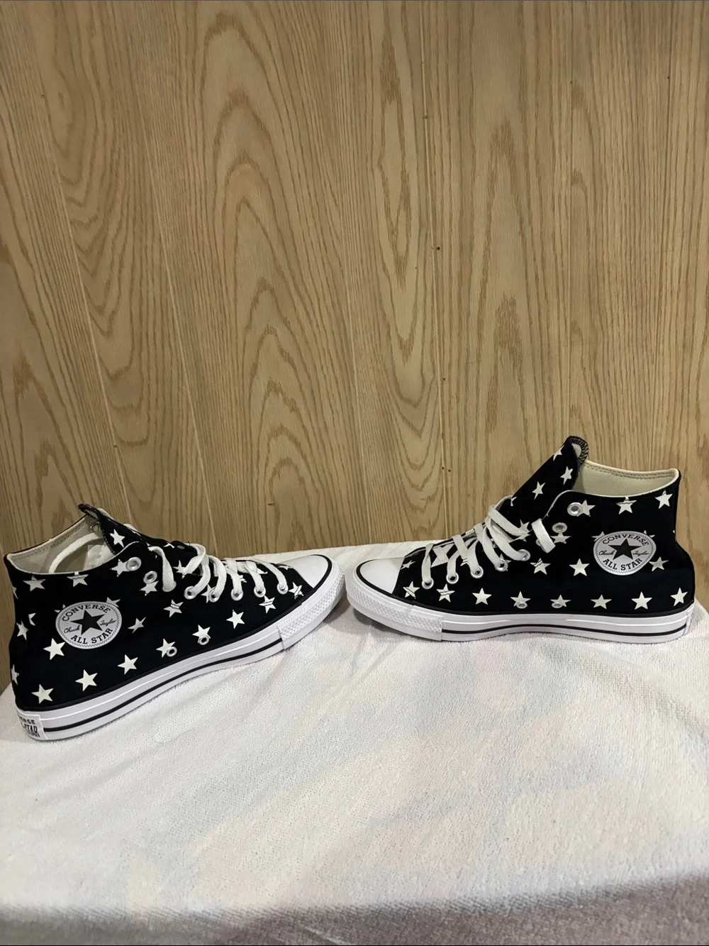 Converse chuck taylor all stars STARS men sz 9 women sz 11 brand new